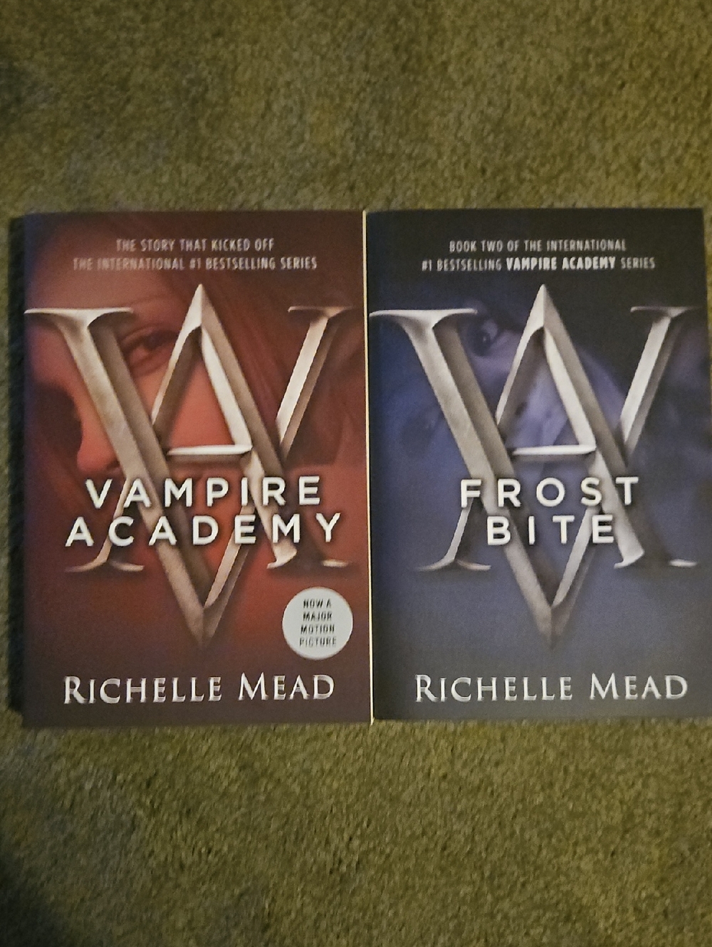 Vampire Academy & Frostbite by Richelle Mead -  Paperback Set